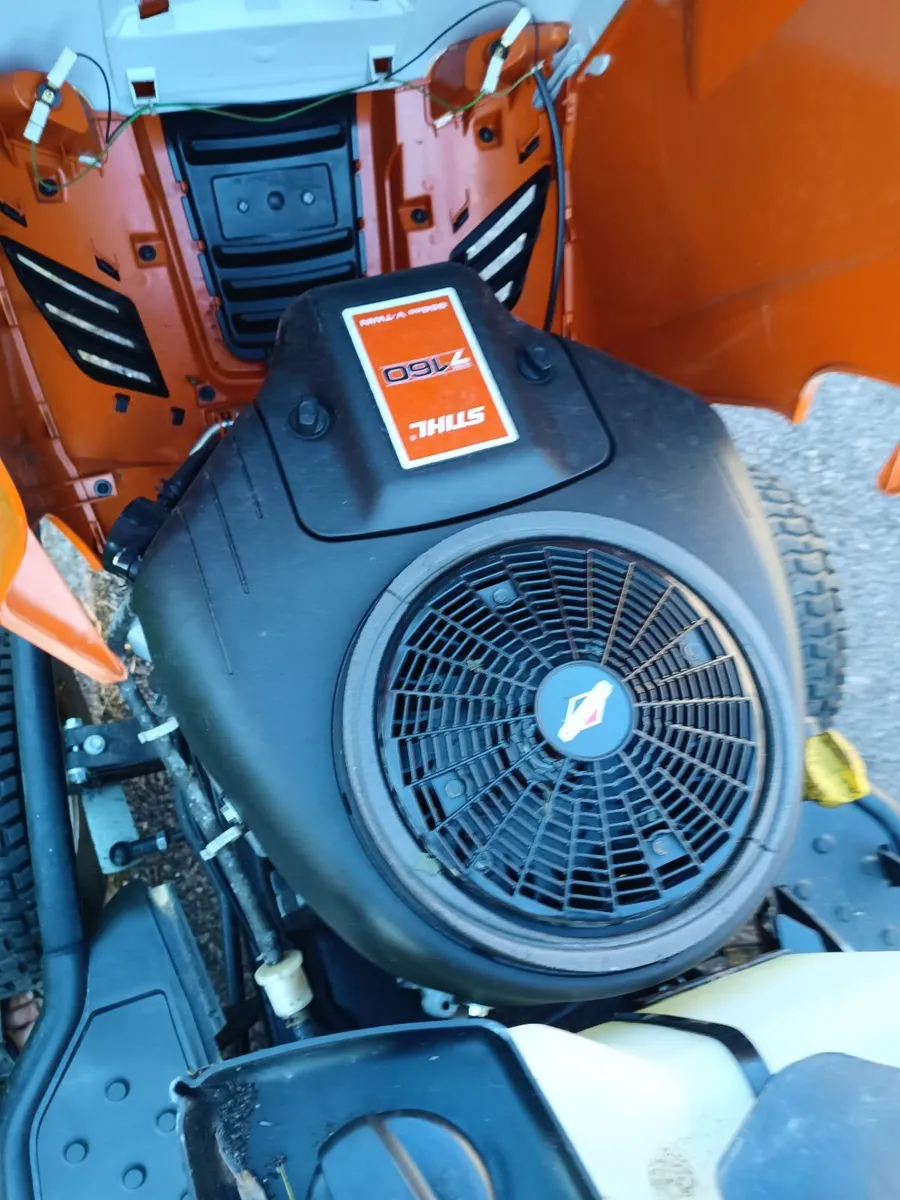 Ride on lawnmower - Image 1