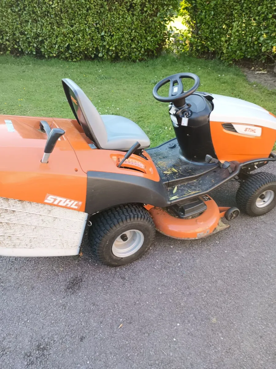 Ride on lawnmower - Image 2