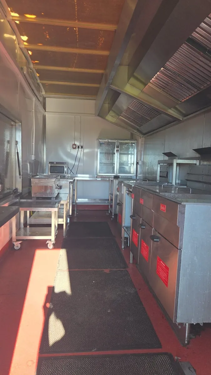 Mobile Catering truck - Image 4