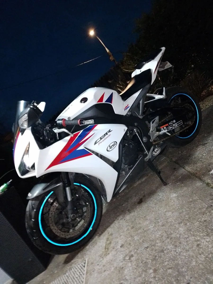 Honda Fireblade CBR 1000RR - Image 4