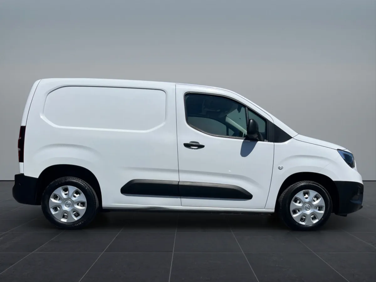 Opel Combo KOMF L1H1-1.5 100PS D 3DR KOMFORT TRIM - Image 2