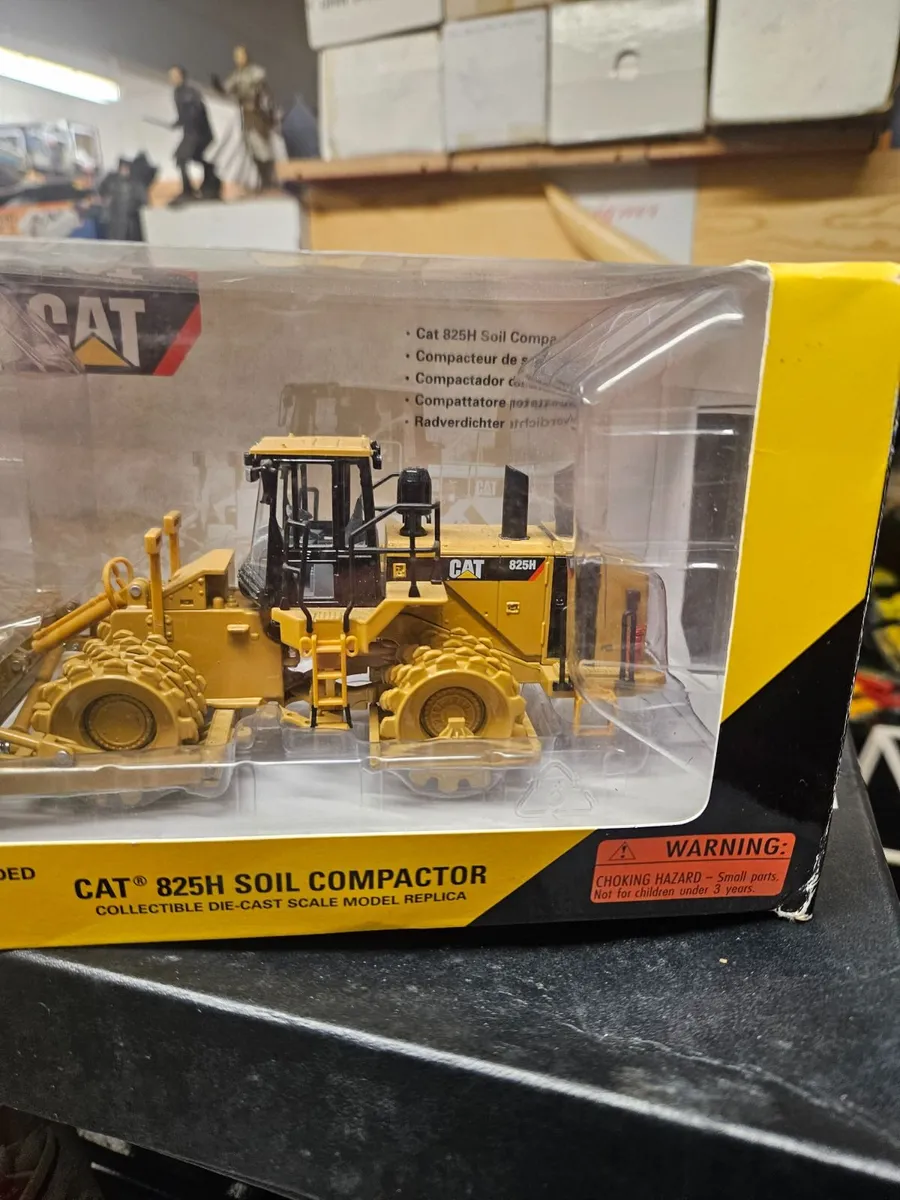 Corgi Norscot Caterpillar Soil Compactor - Image 3