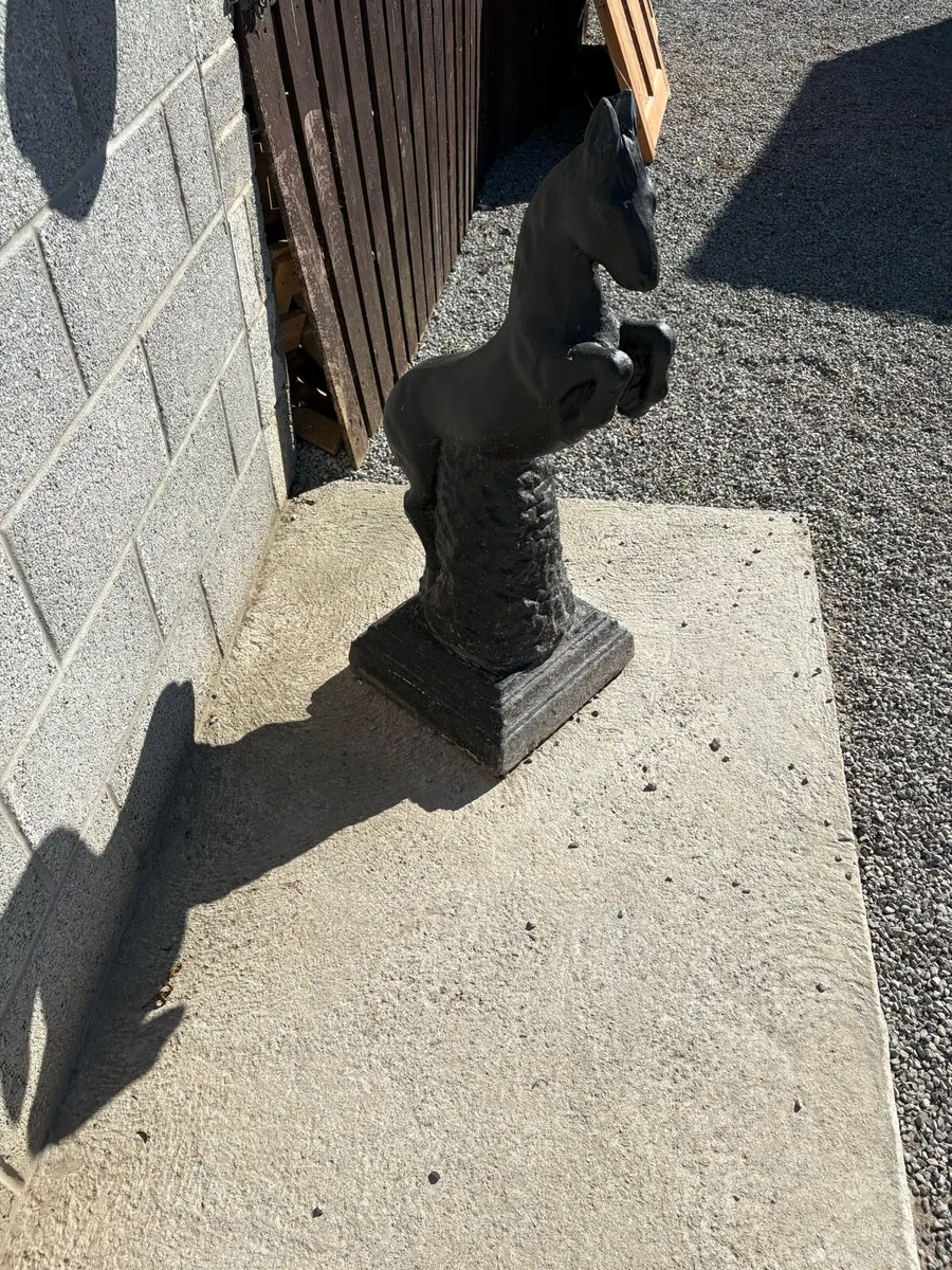 Horse statues - Image 2