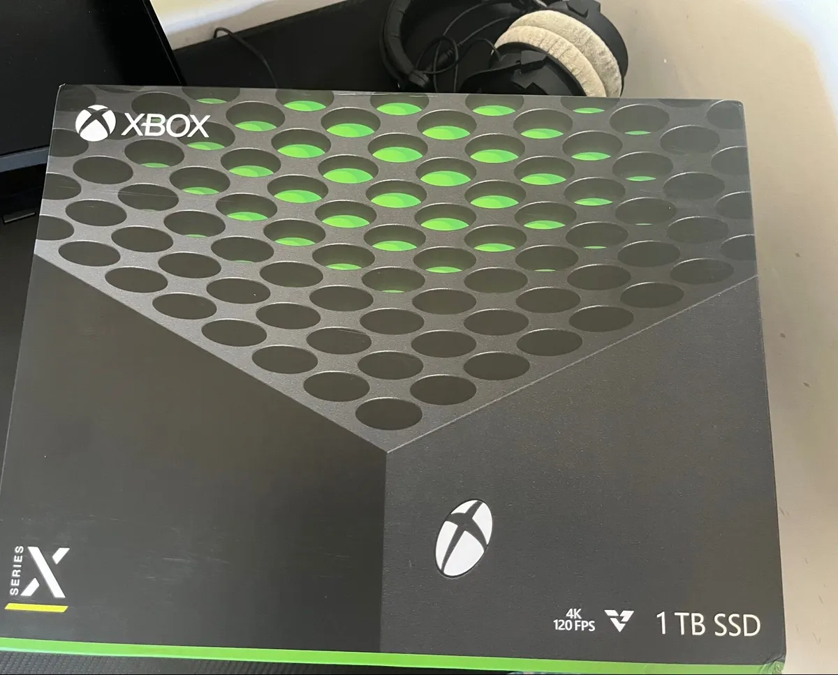 XBOX Series X - 1TB - Image 2
