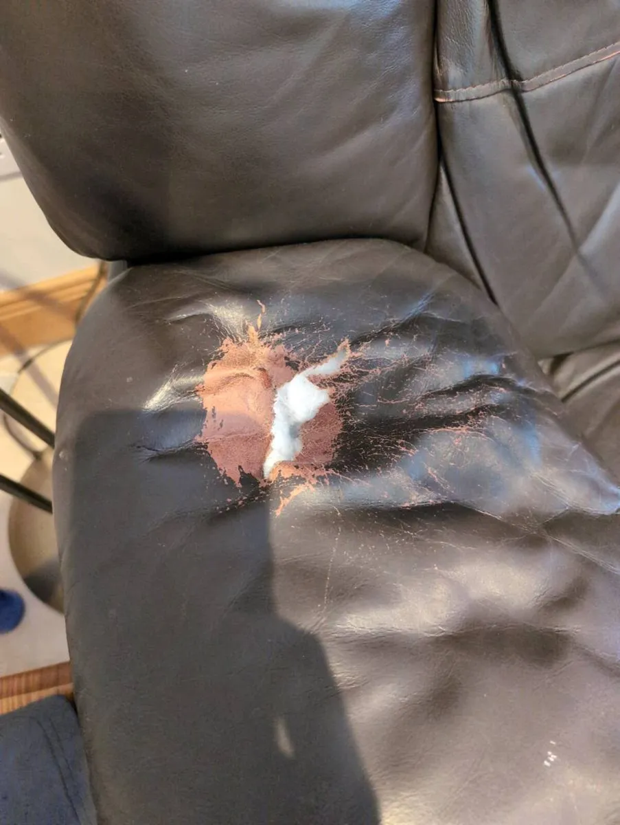 Leather sofa 3 seater recliner - Free - Image 2