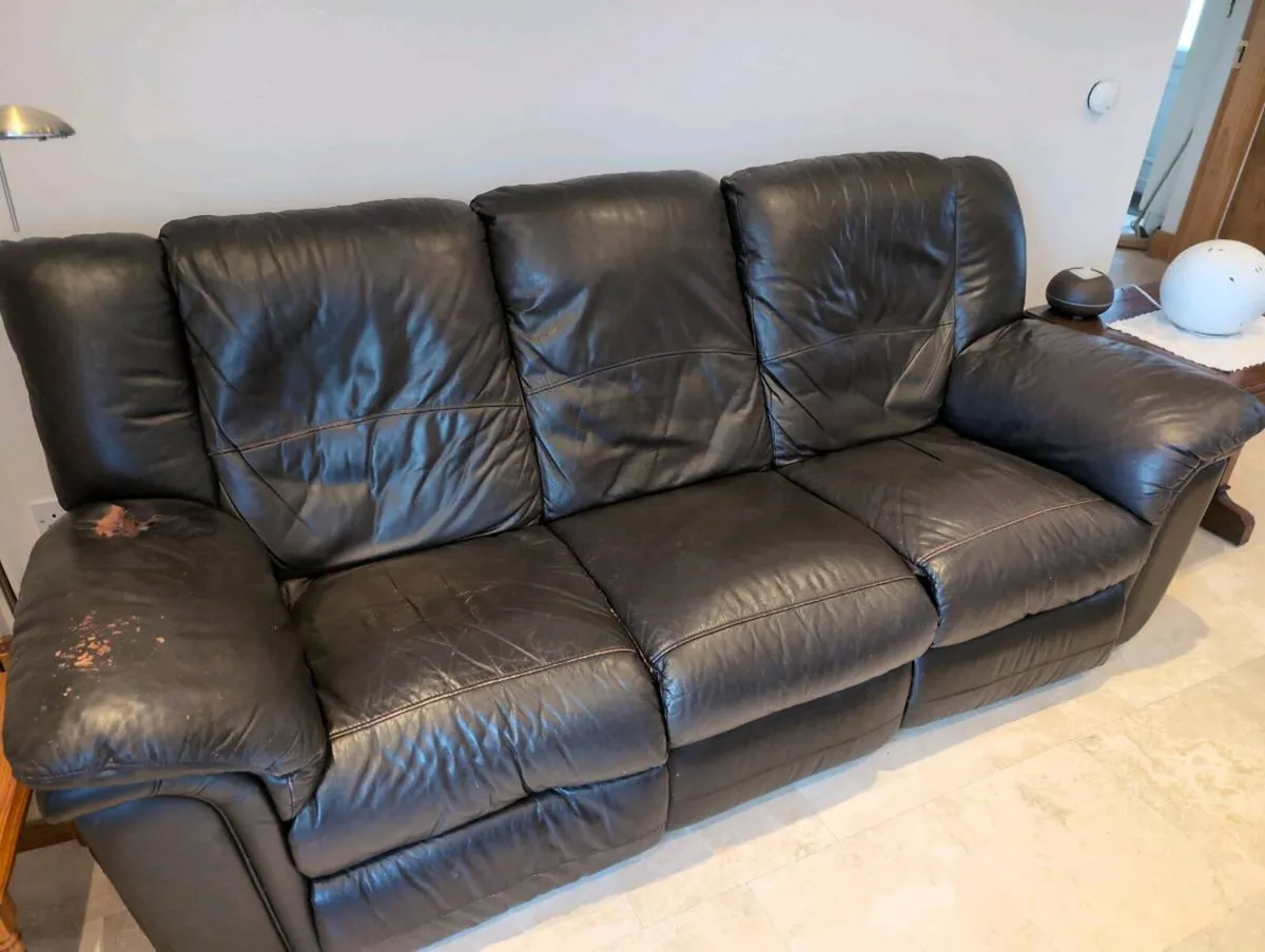 Leather sofa 3 seater recliner - Free - Image 1
