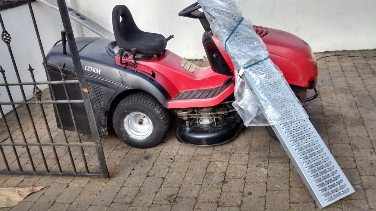 Castlegarden ride on lawnmower