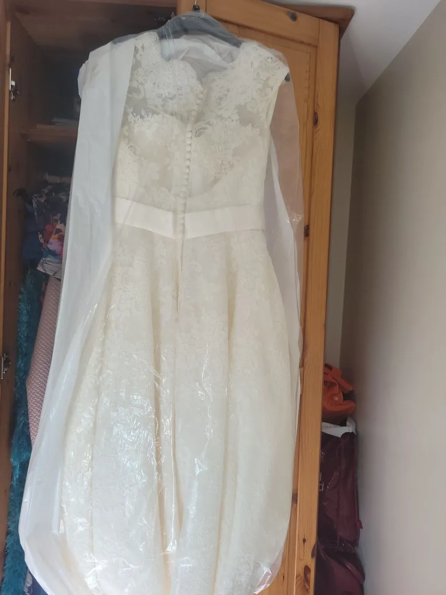 Wedding dress - Image 2