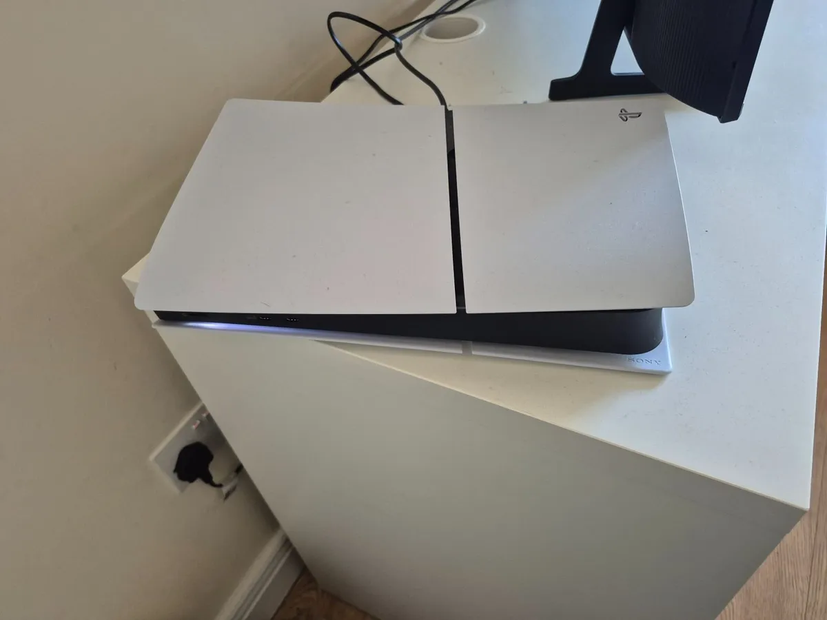 PS5 and Samsung TV - Image 1