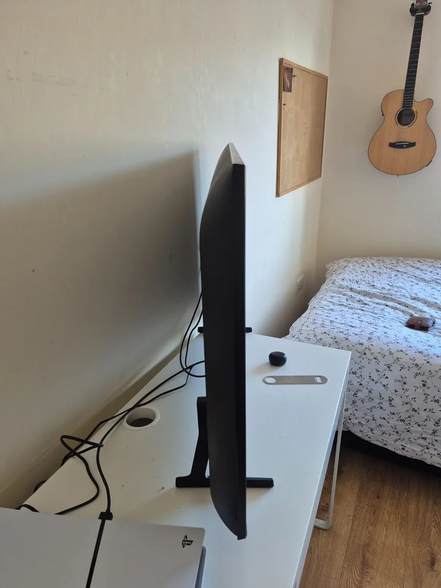 PS5 and Samsung TV - Image 2