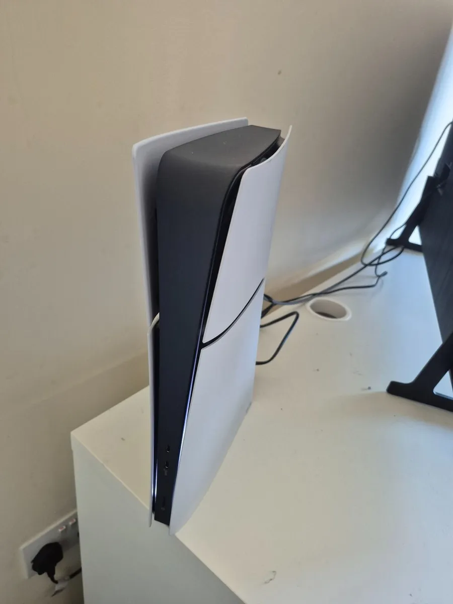 PS5 and Samsung TV - Image 4