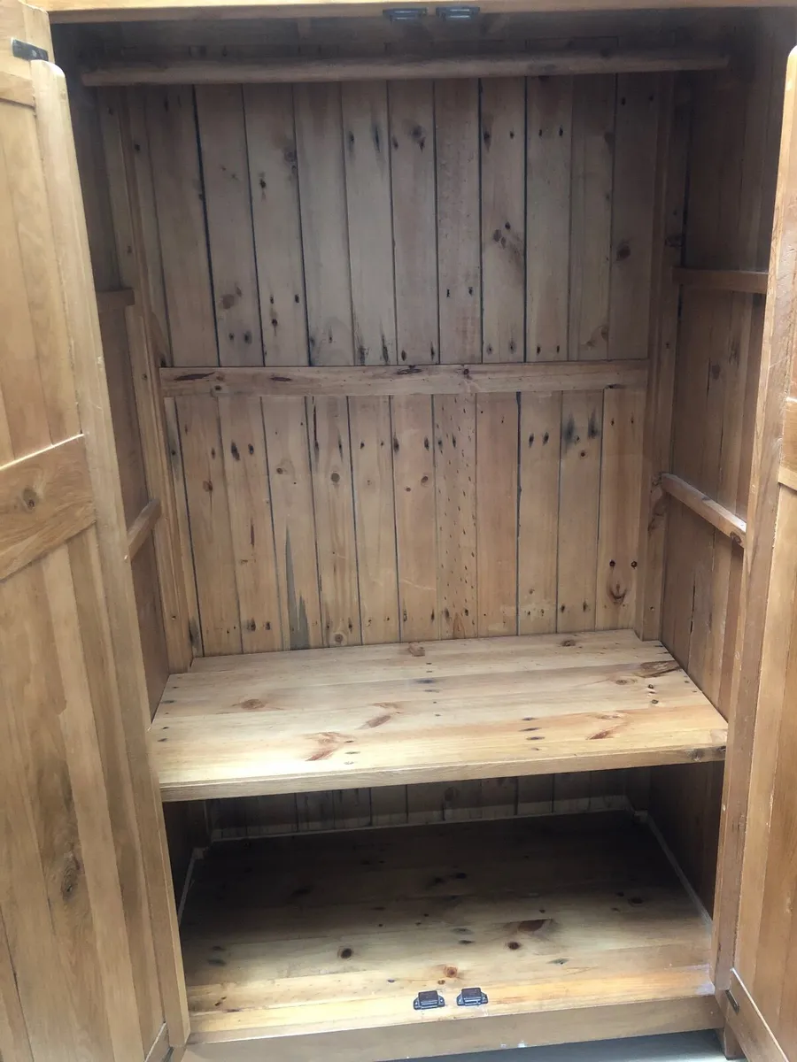 Heave wooden wardrobe - Image 2