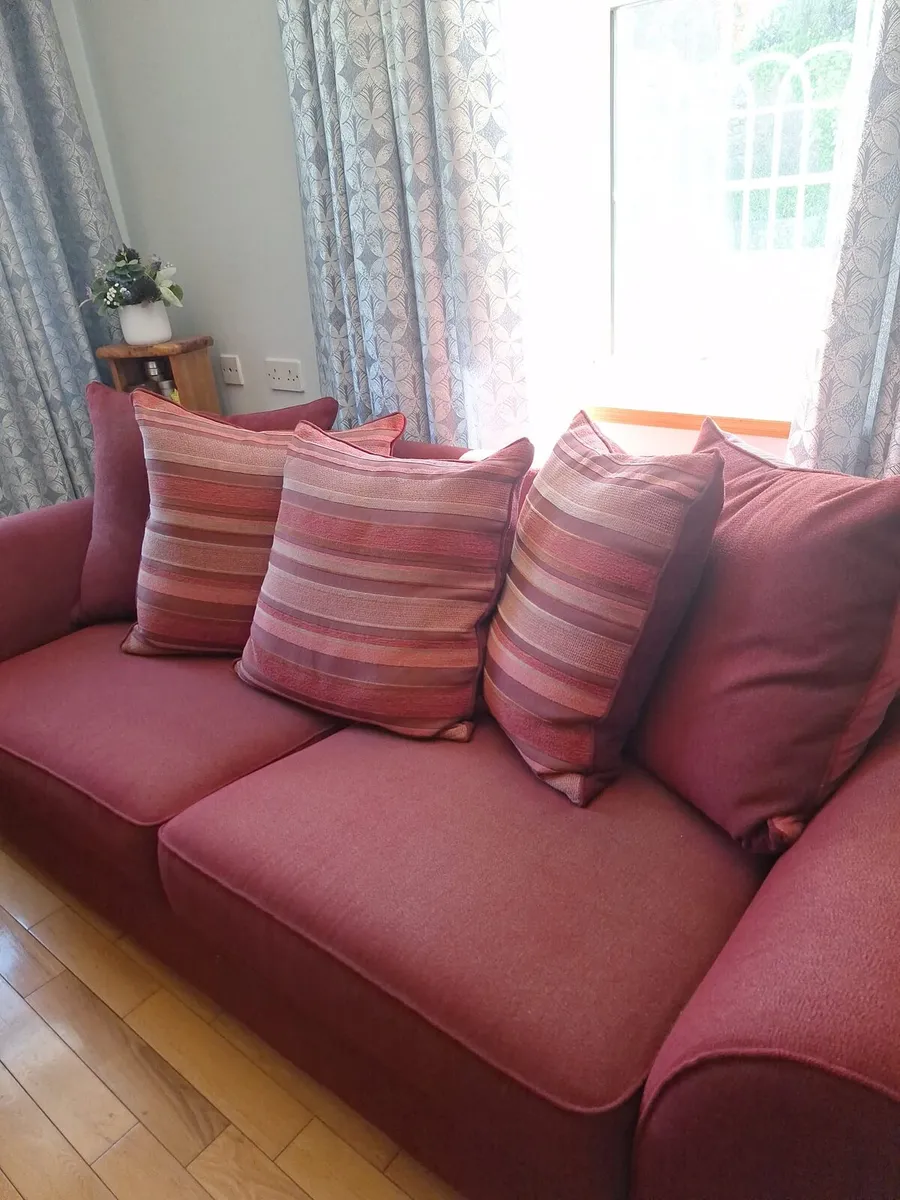 Couch and 2 arm chairs - Image 1