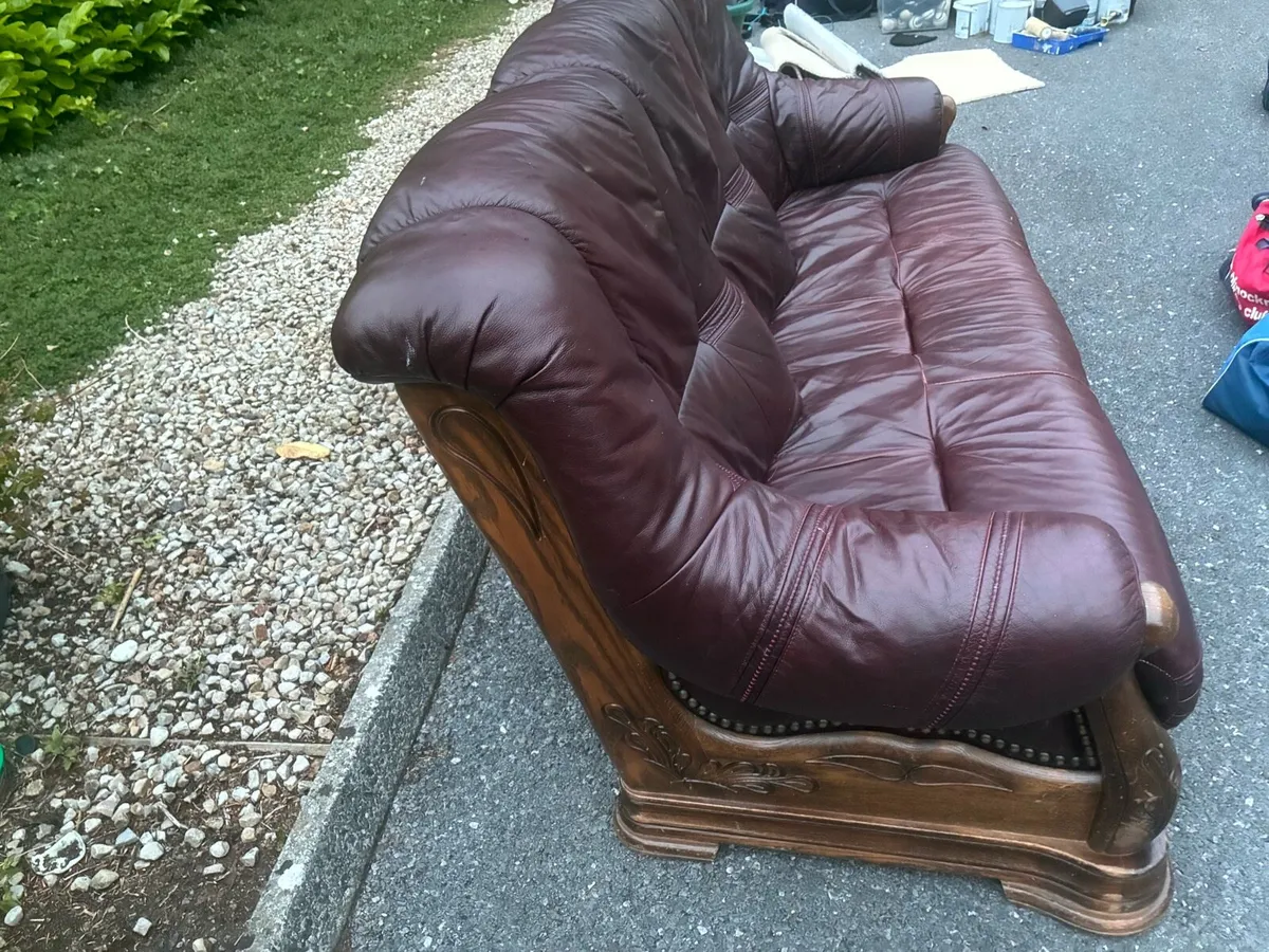 3 seater leather couch free to collect - Image 2