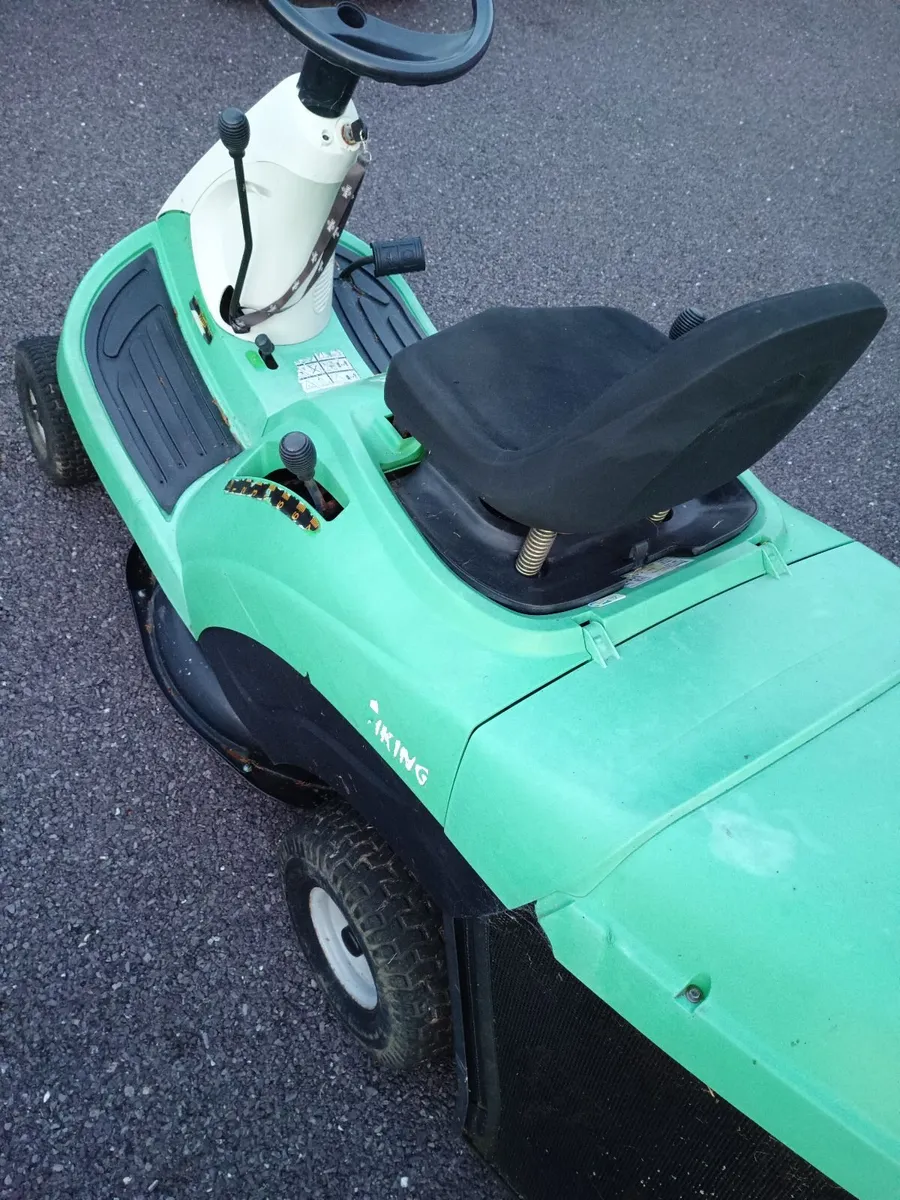 Ride on lawnmower - Image 1