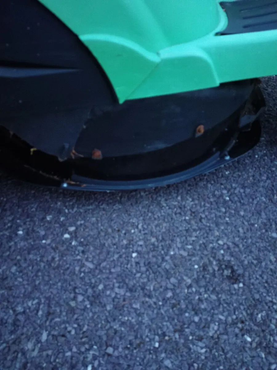 Ride on lawnmower - Image 3