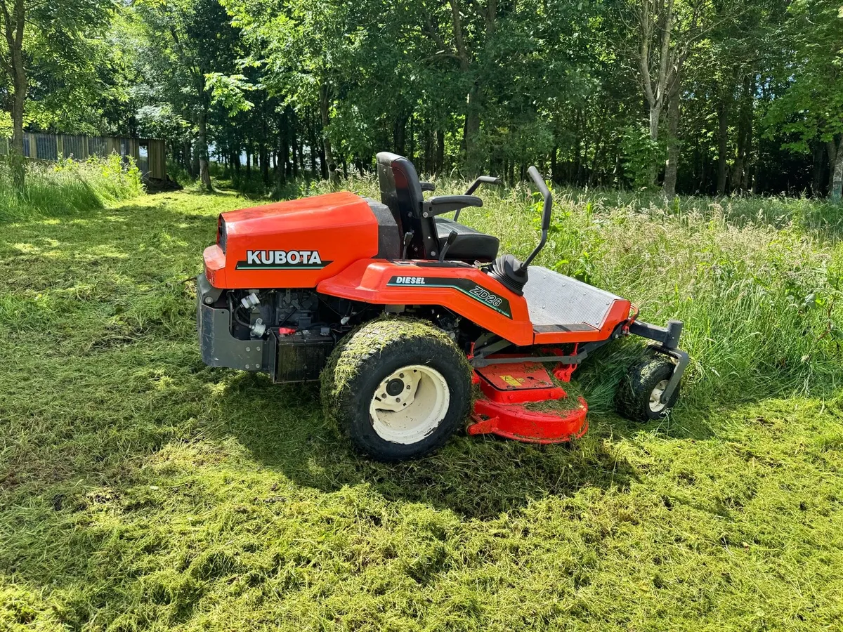 Kubota ZD28 zero turn - Image 4
