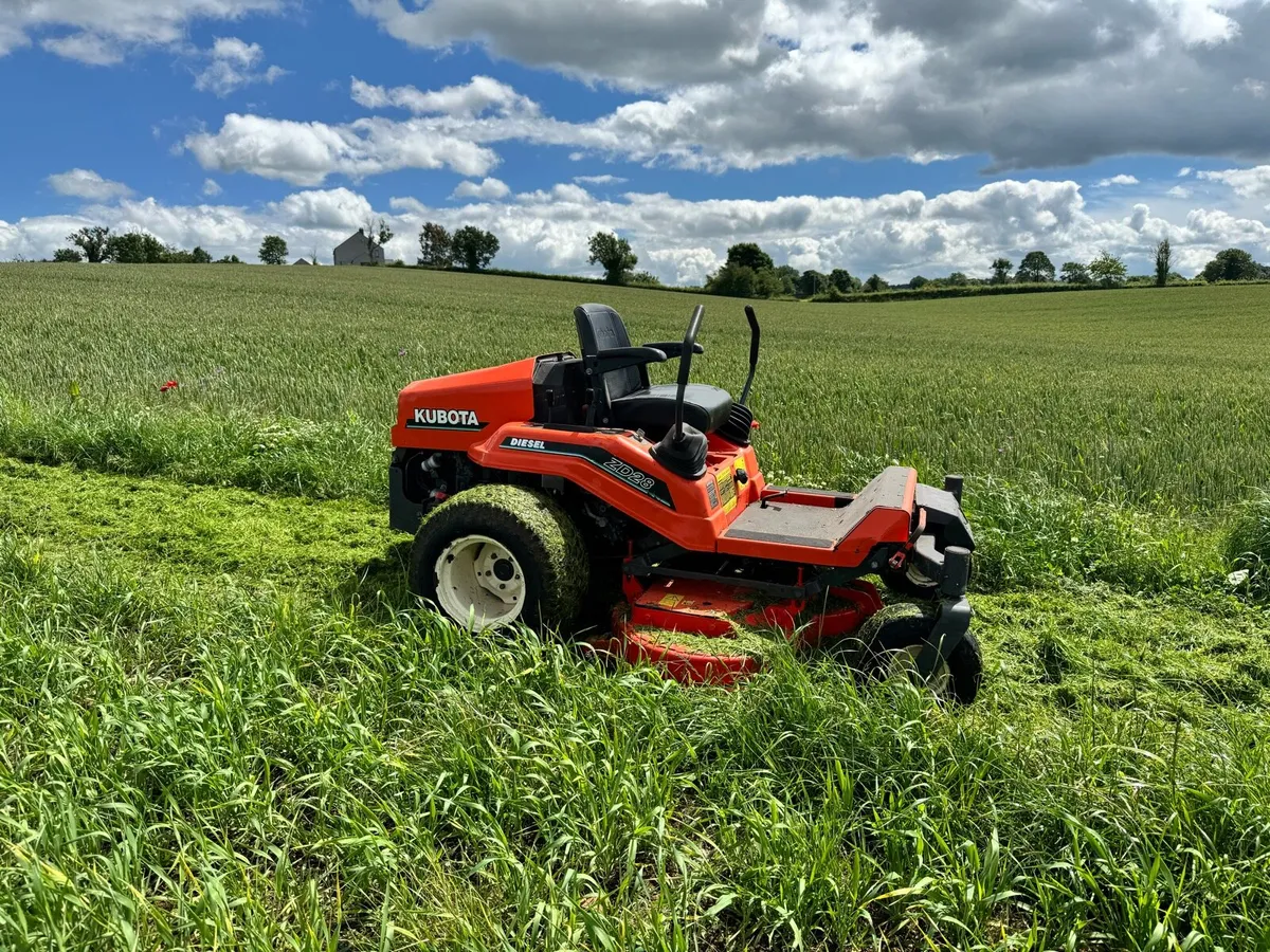 Kubota ZD28 zero turn - Image 2