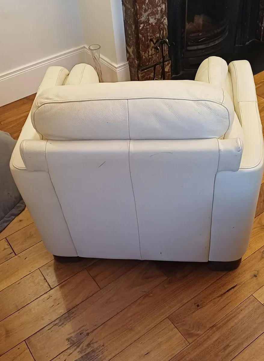 White leather Sofitalia armchair - Image 3