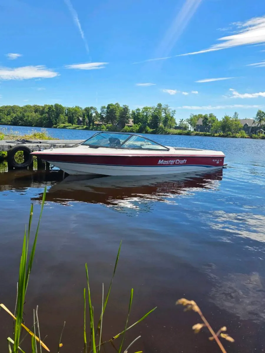 Mastercraft ProStar 190 Tournament ski boat - Image 1