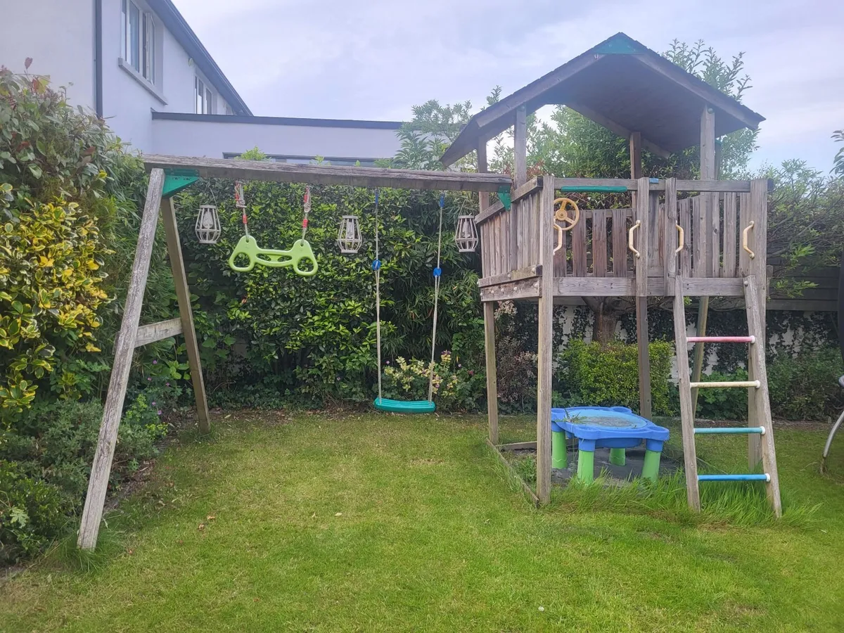 Jungle gym - Image 1