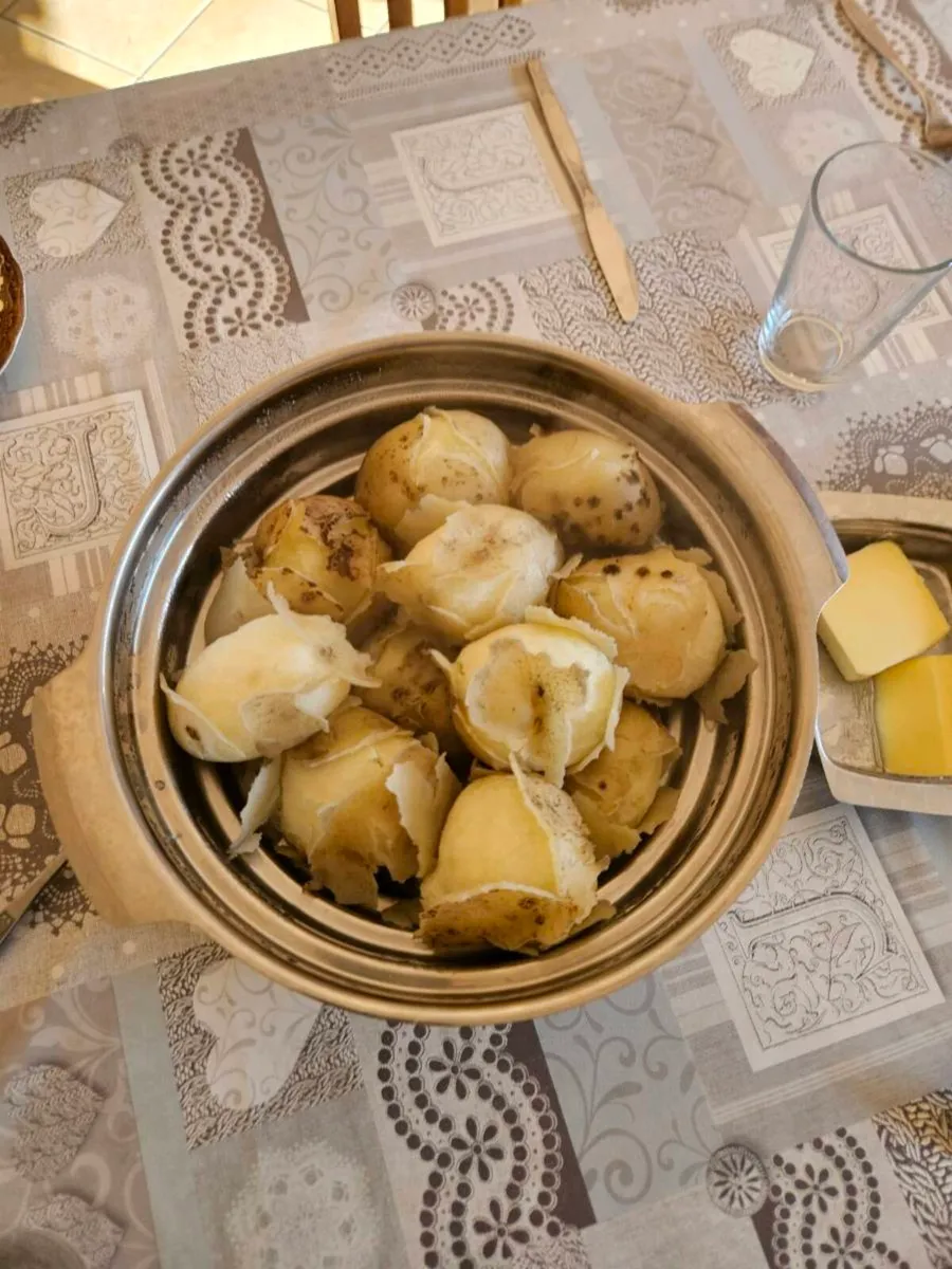 New Season Queen potatoes - Image 1