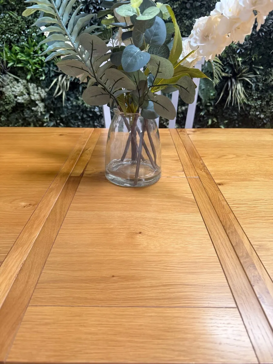 Extending oak kitchen table & 4 chairs - Image 4