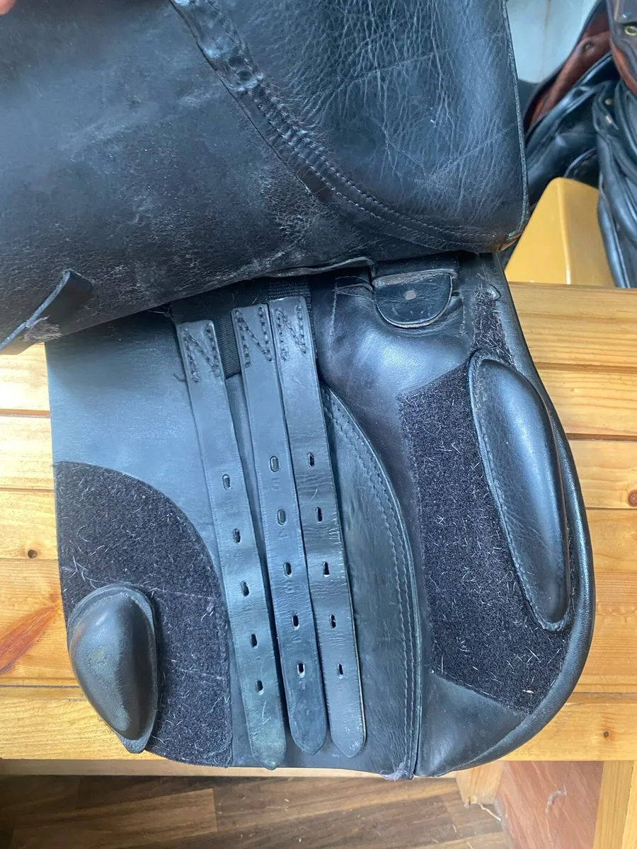 Santa Cruz wide black Leather saddle - Image 4
