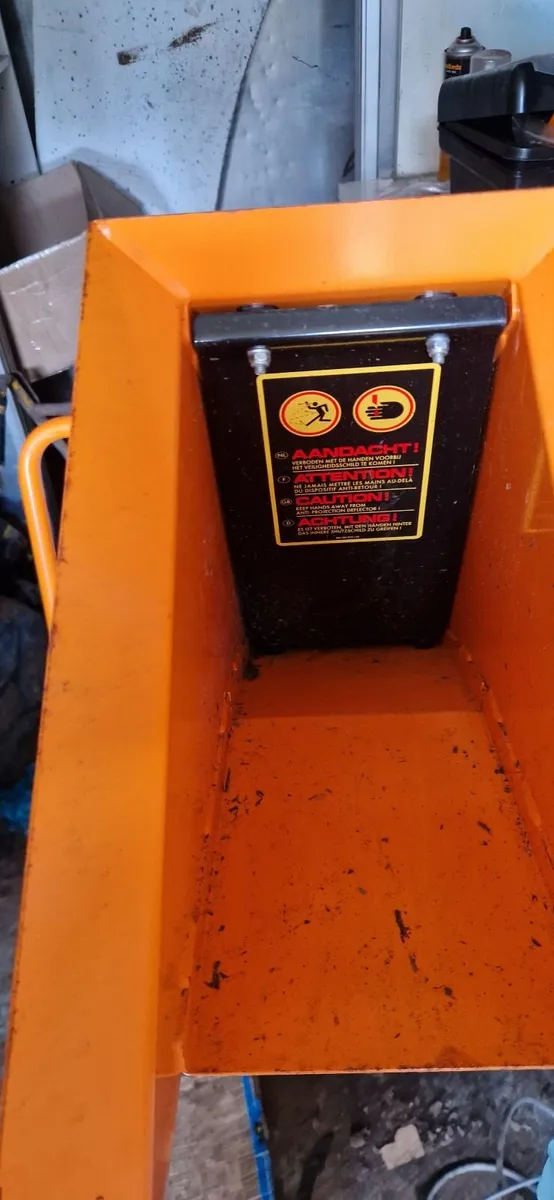 ELIET Maestro Petrol Garden Shredder / Wood Chippe - Image 1