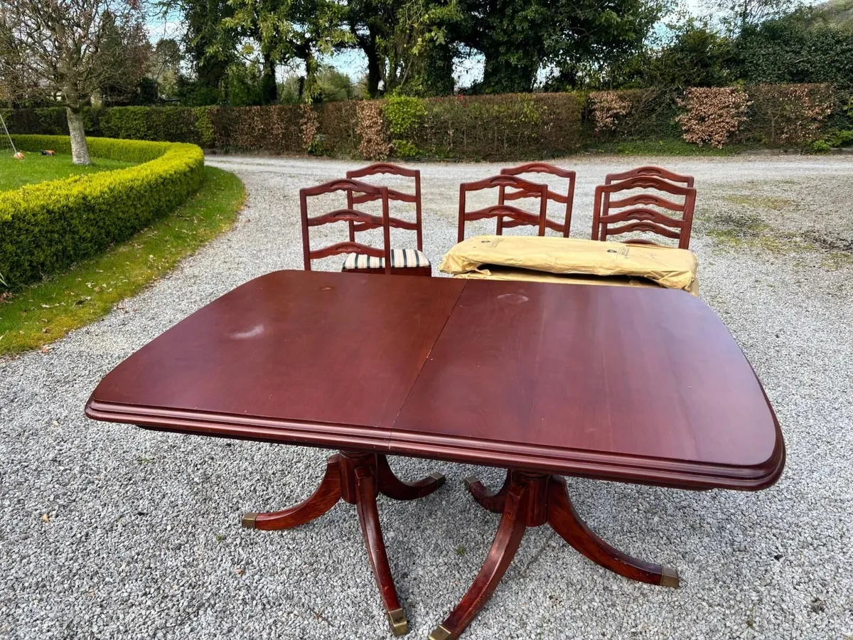 Dining table - Image 1