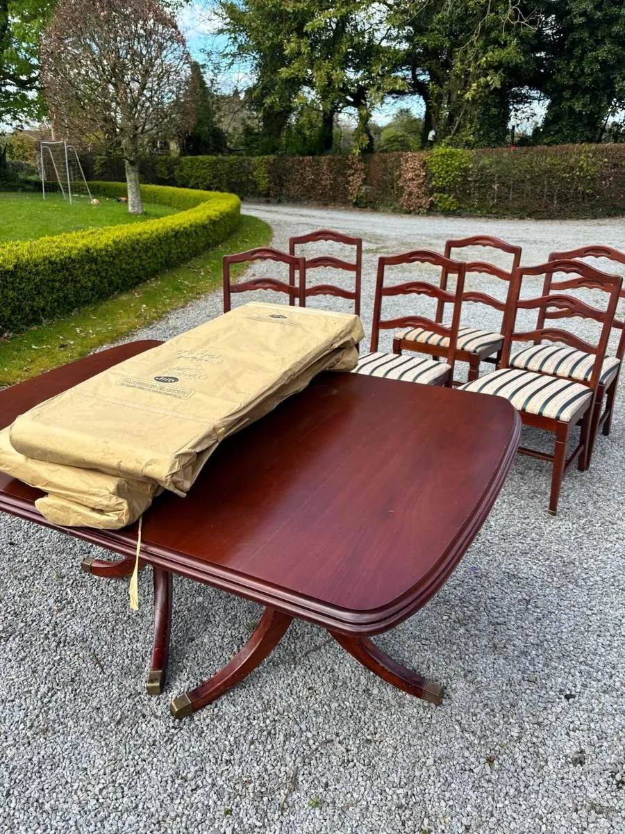 Dining table - Image 2