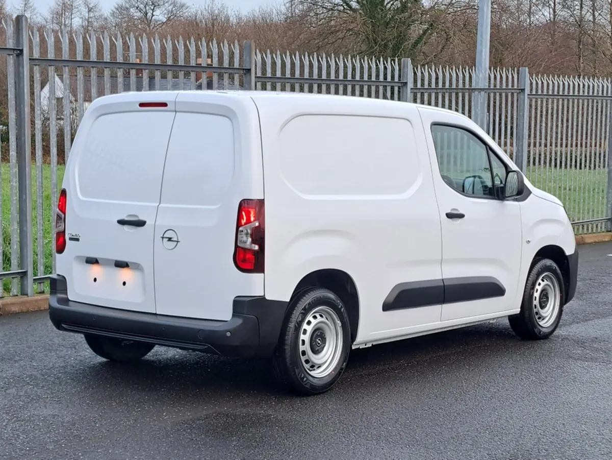 Opel Combo KOMFORT L1H1 1.5TD 100BHP  **LED HEADLI - Image 4