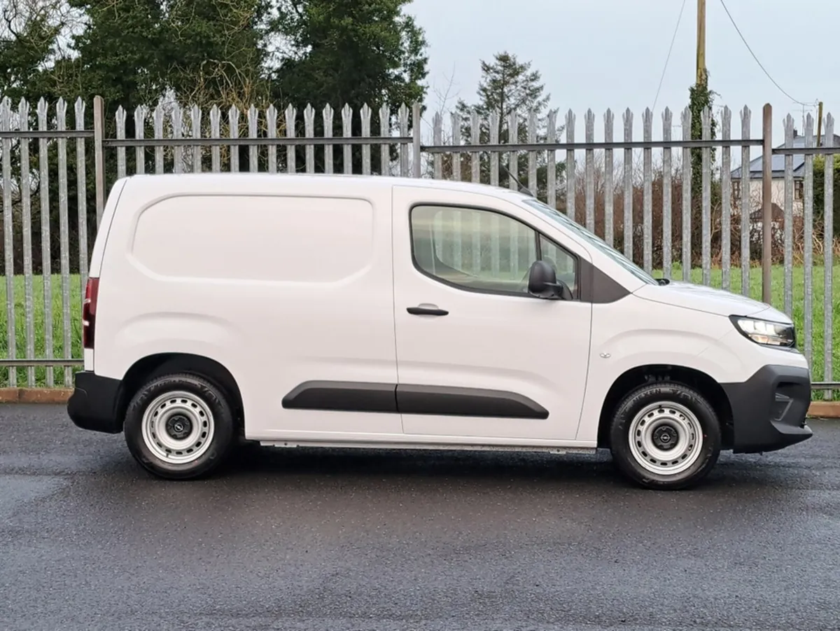 Opel Combo KOMFORT L1H1 1.5TD 100BHP  **LED HEADLI - Image 3