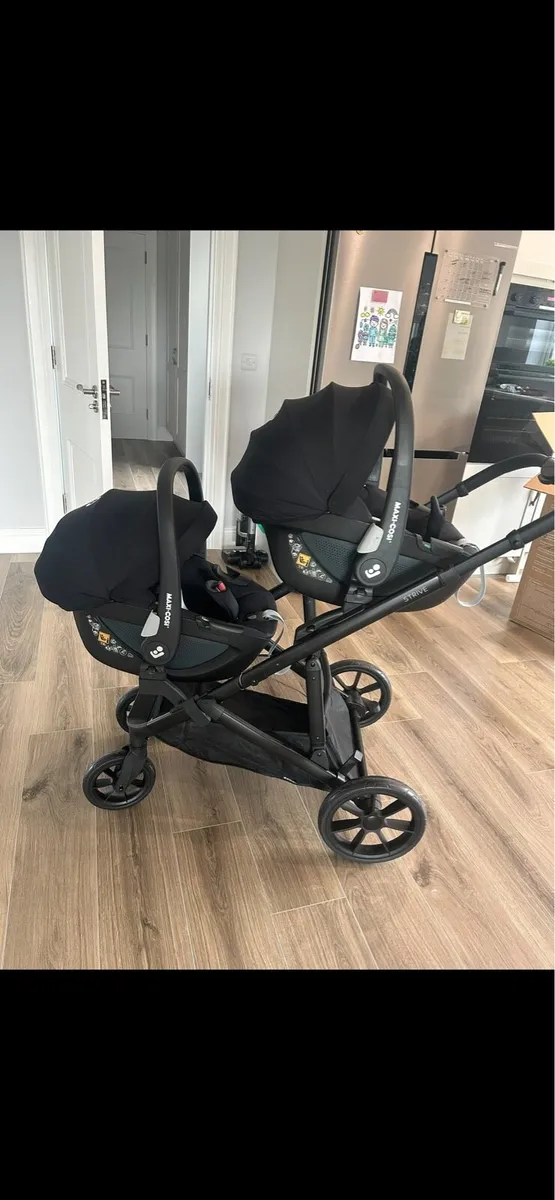 Zummi strive double buggy with iso fix bases - Image 1