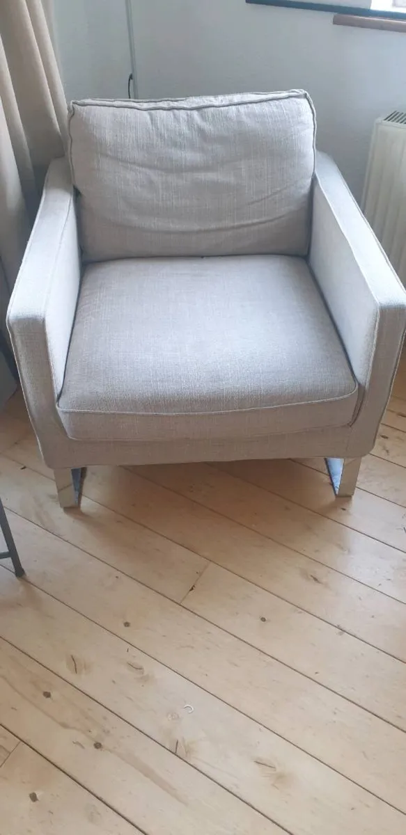 2 chairs and a table - Image 2
