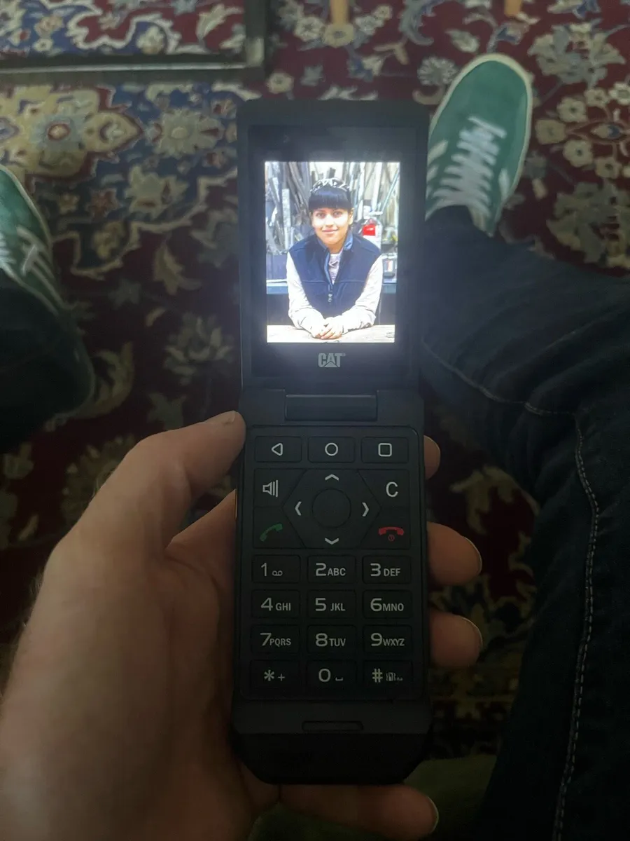 CAT S22 FLIP phone - Image 1
