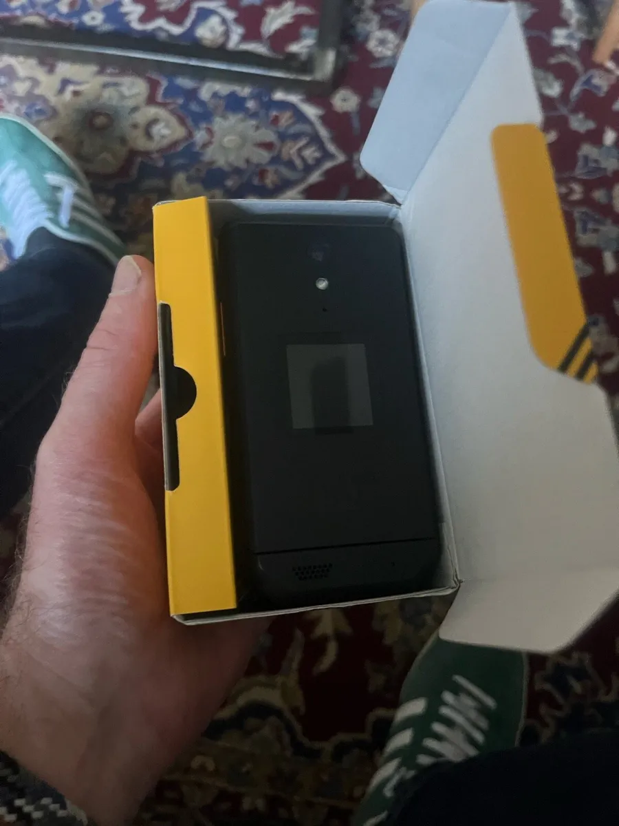 CAT S22 FLIP phone - Image 3