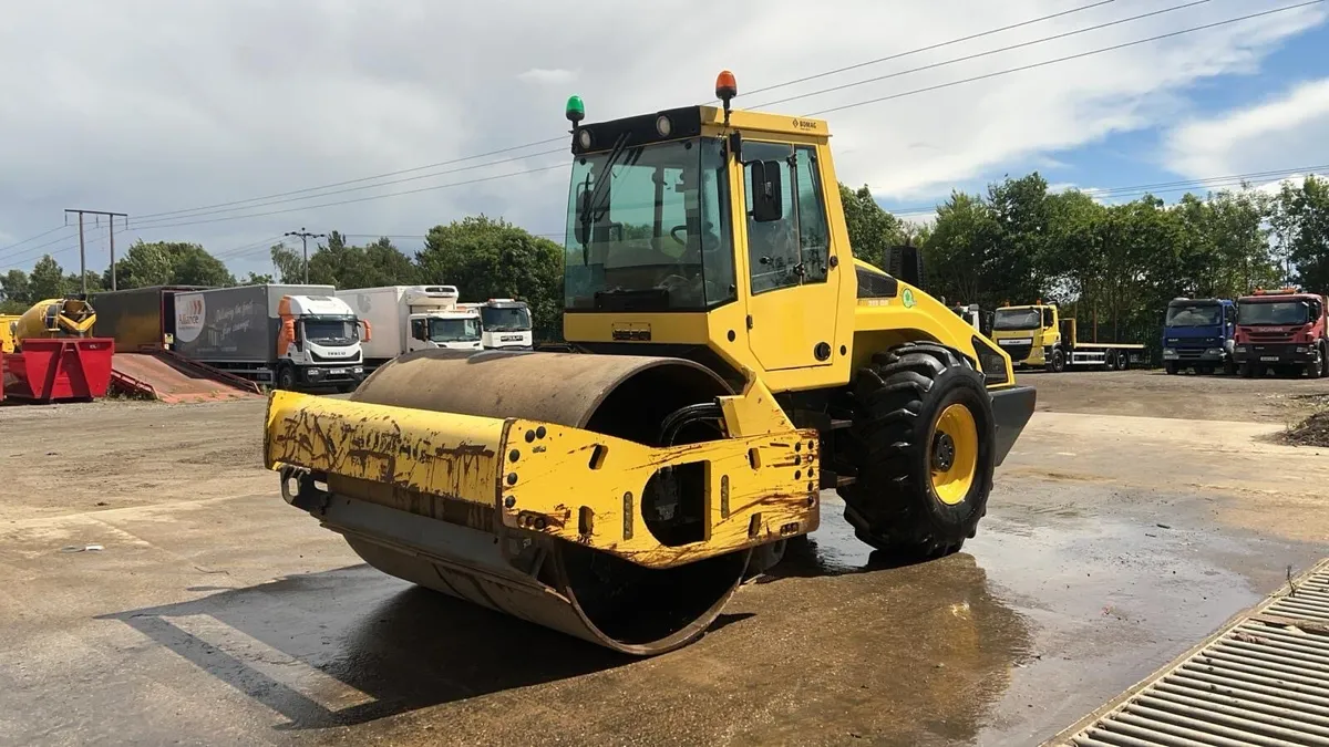 13 tonne roller for hire - Image 1