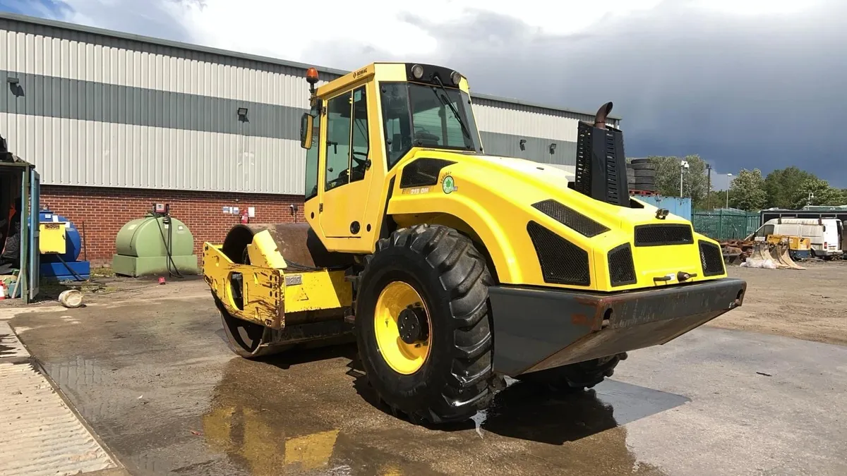 13 tonne roller for hire - Image 3