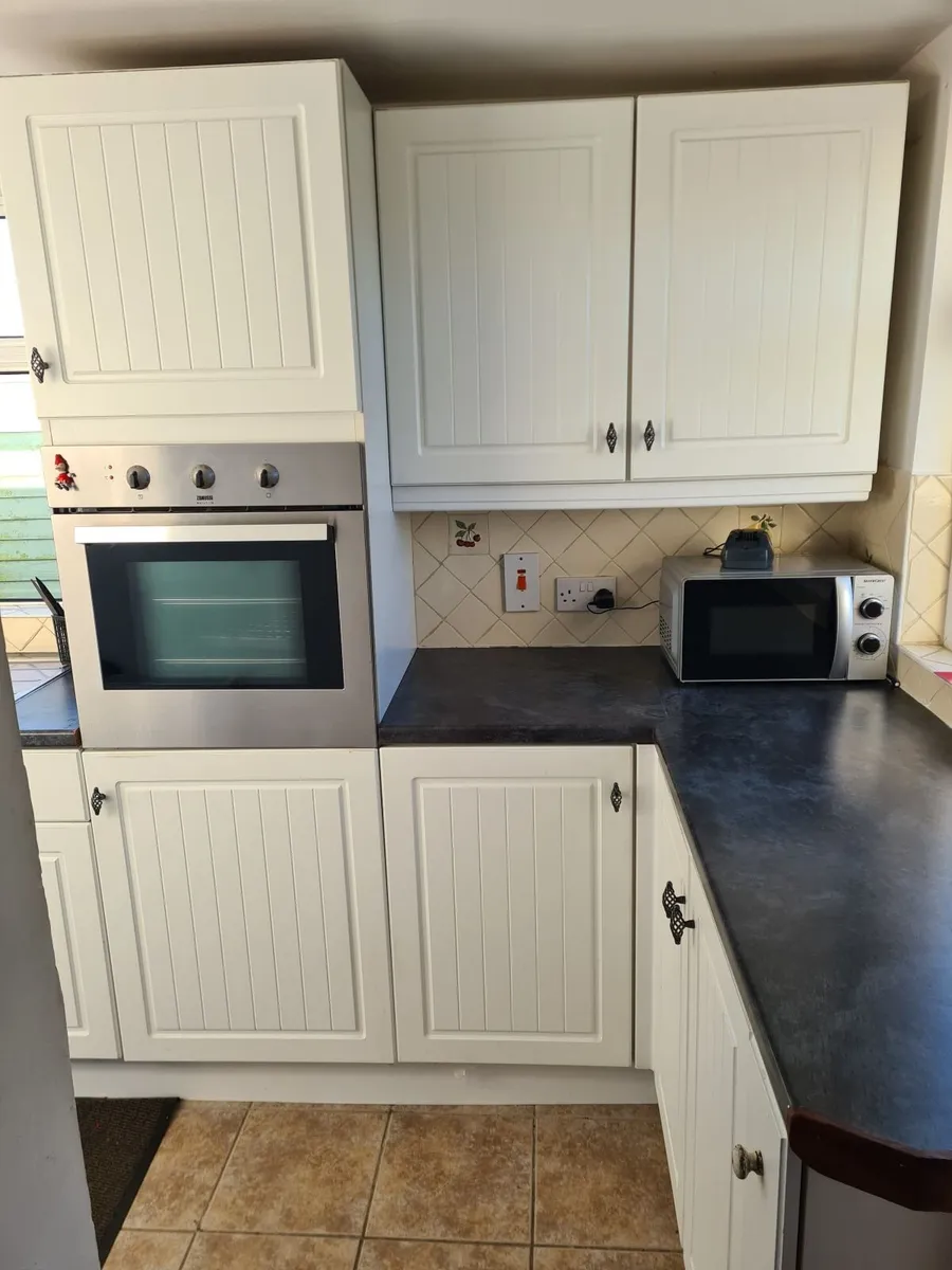 Kitchen units plus appliances - Image 4