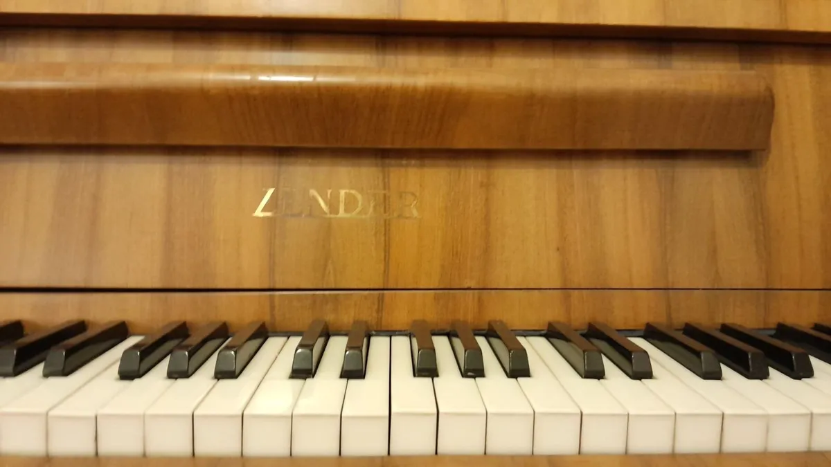 Free Piano - Image 4