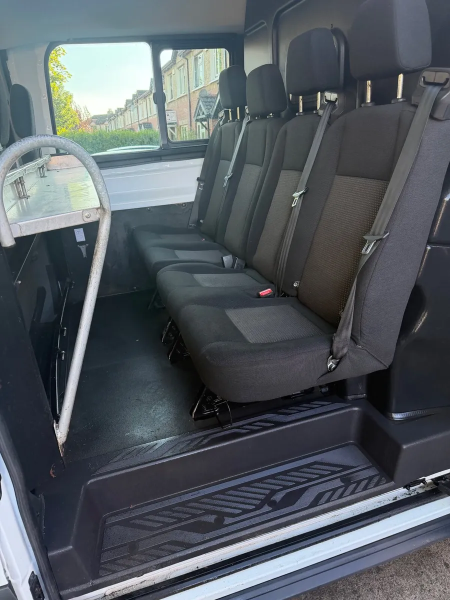 162 Ford Transit crew cab 7 seater - Image 4