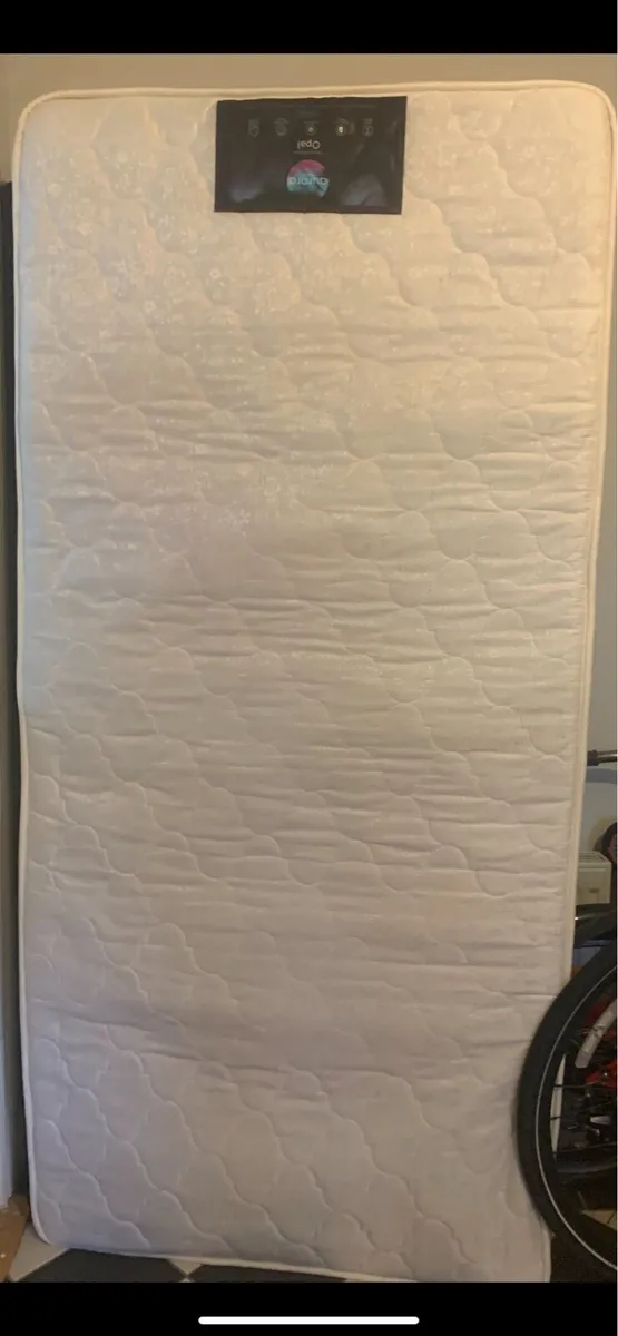 Single mattress free