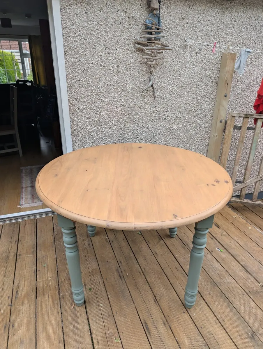 Refurbished table and 4 chairs - Image 1