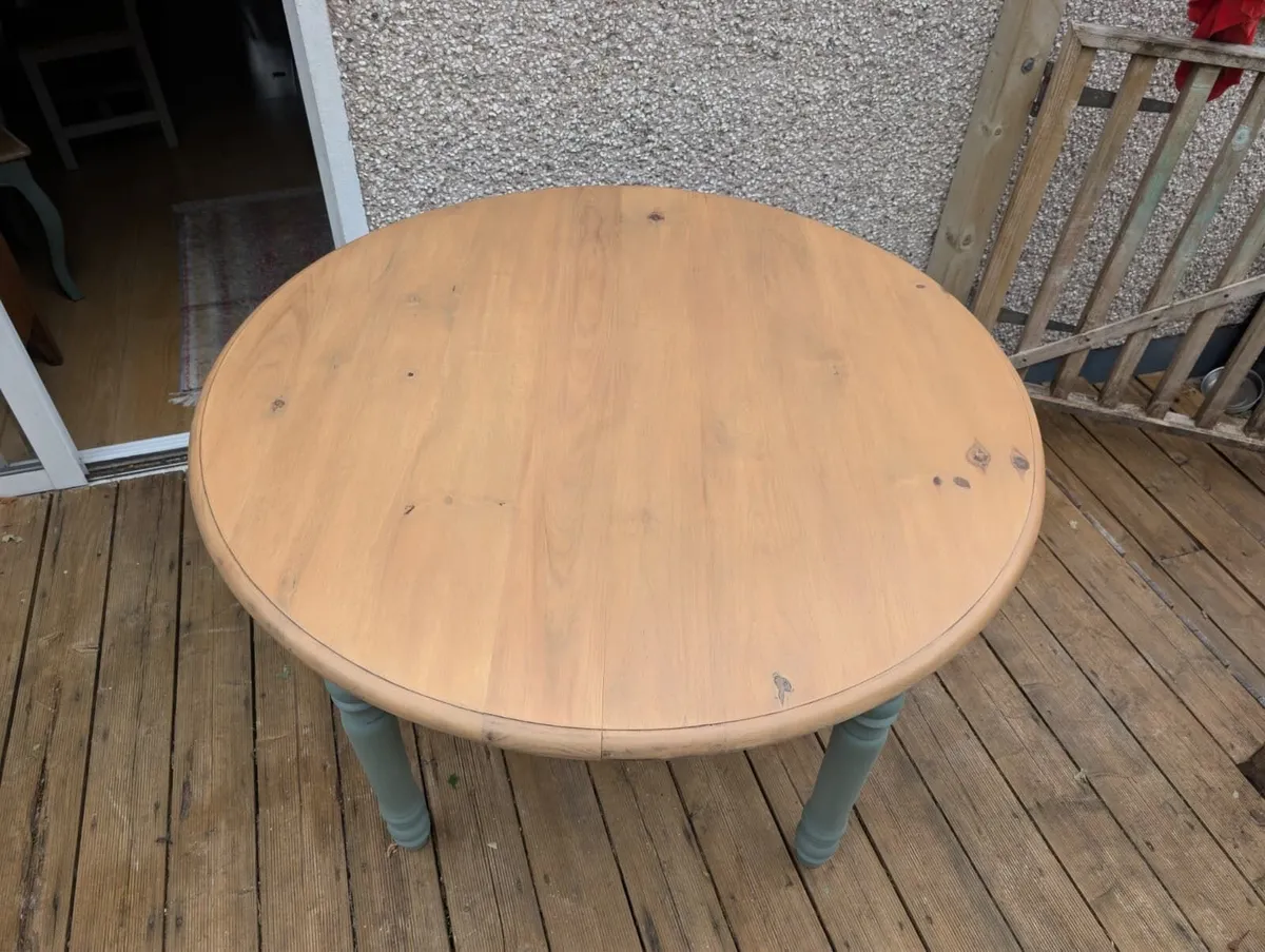 Refurbished table and 4 chairs - Image 4