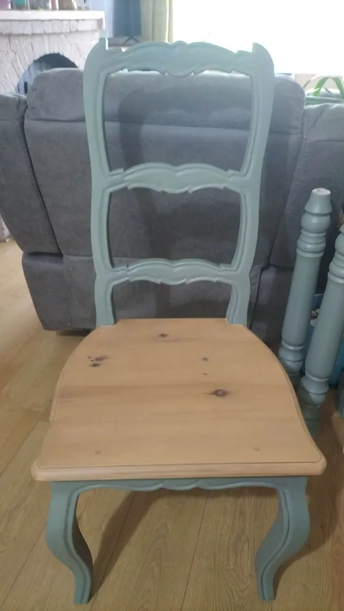 Refurbished table and 4 chairs - Image 2