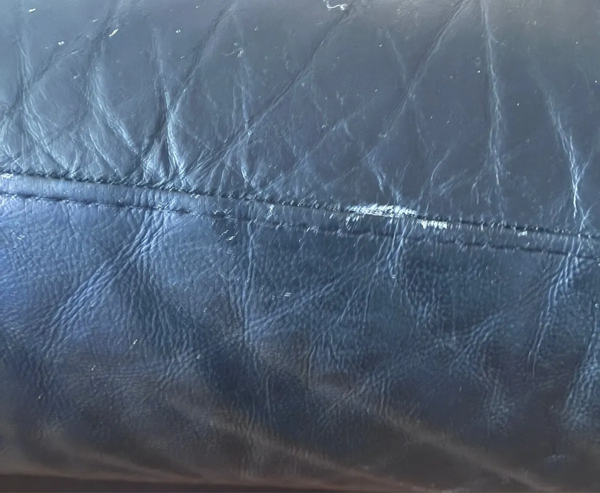 2 Seater Black Sofa - Free to Go - Image 4