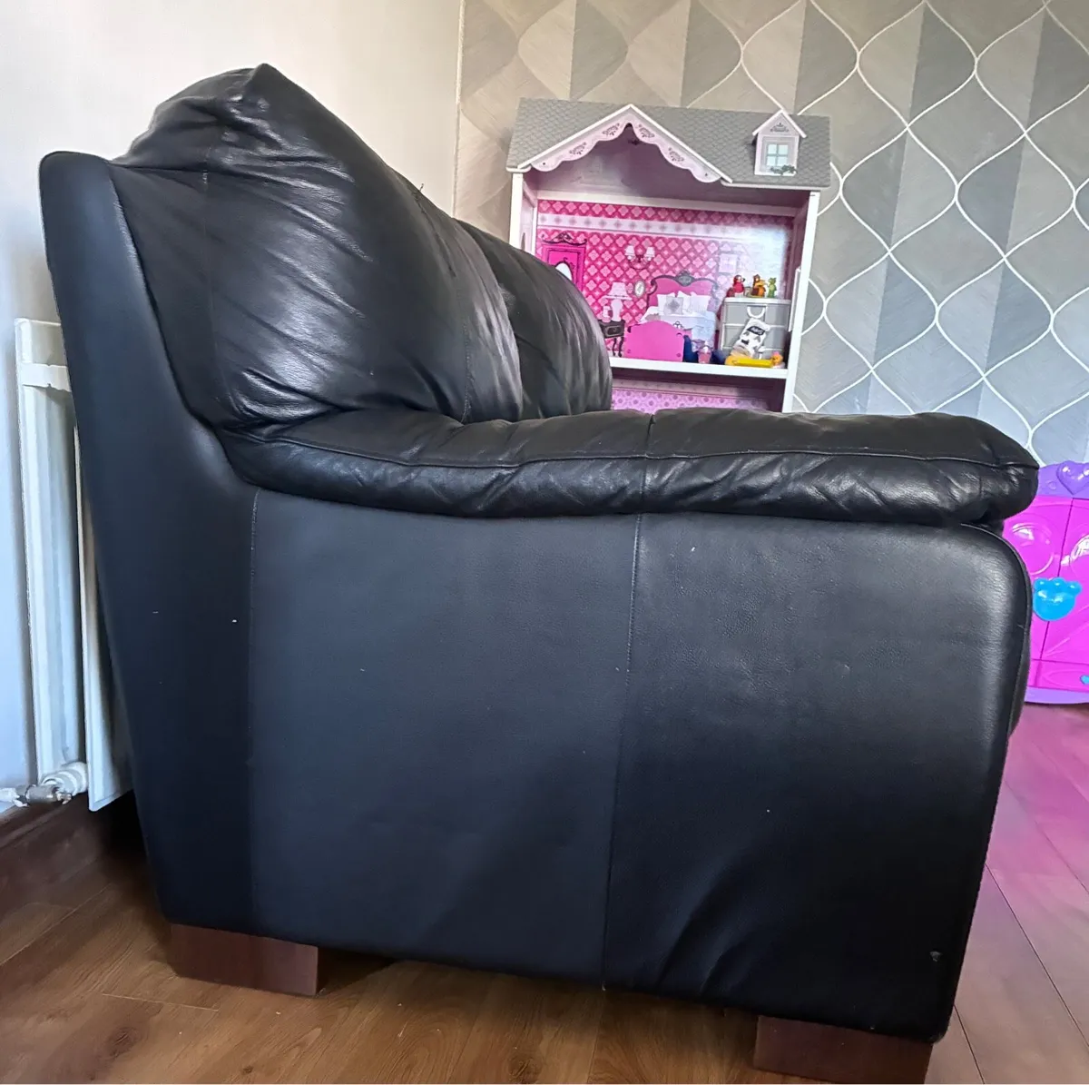 2 Seater Black Sofa - Free to Go - Image 2