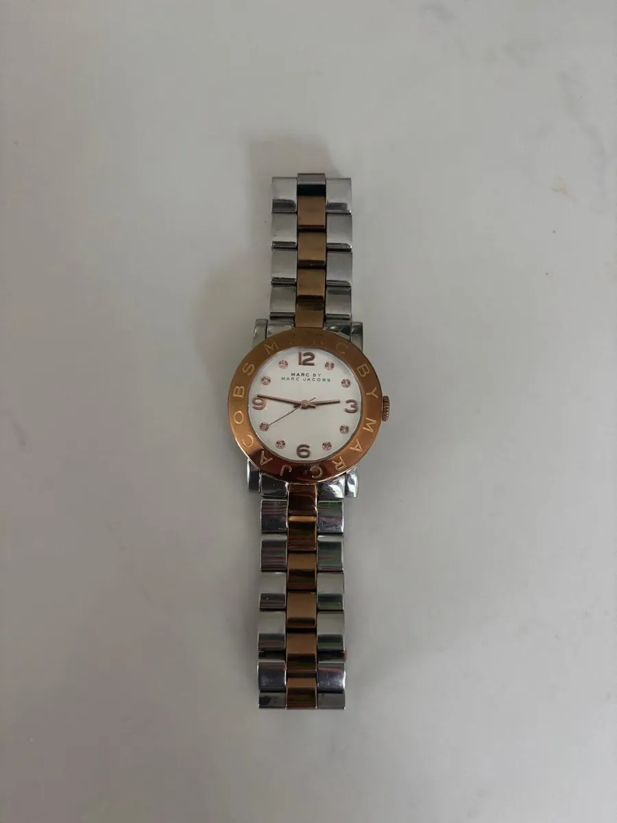 Marc Jacobs ladies watch gold and silver - Image 3