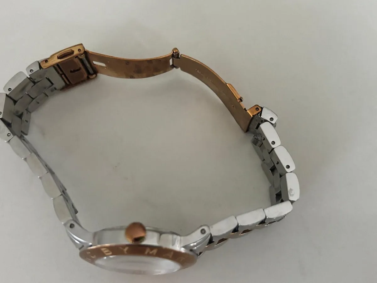 Marc Jacobs ladies watch gold and silver - Image 4